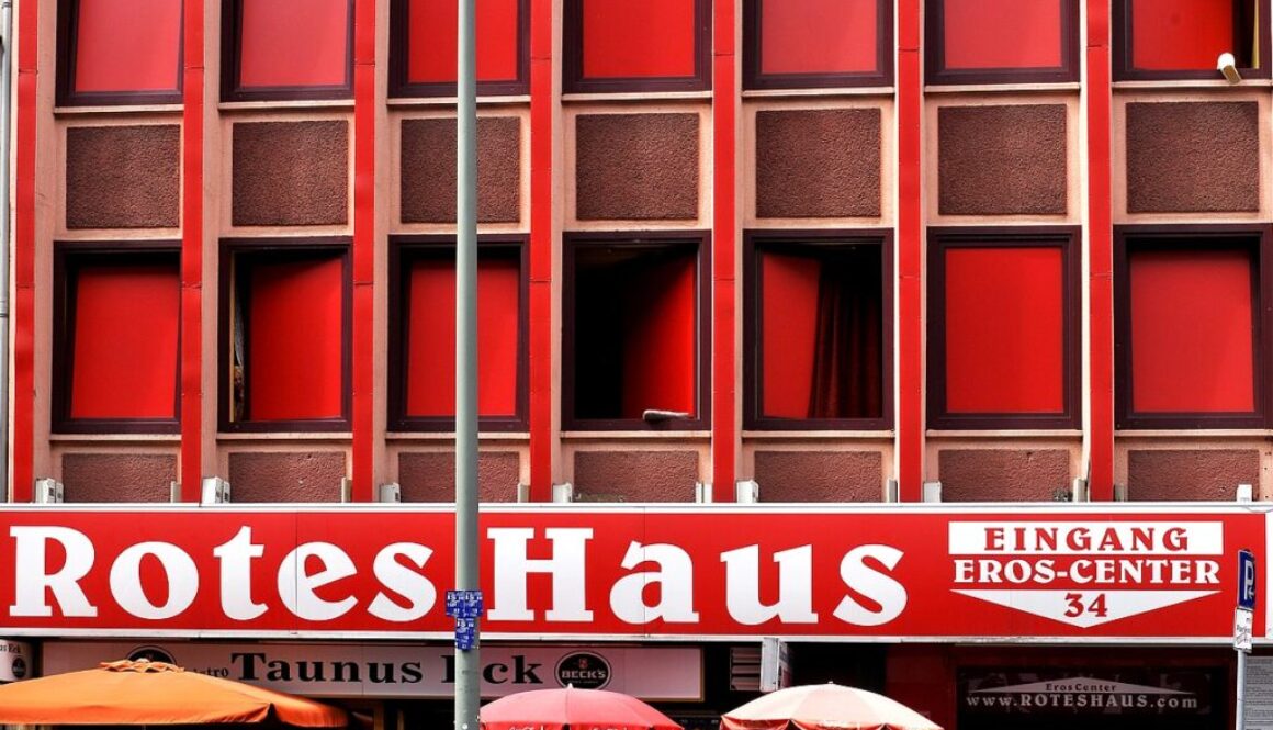 Rotes Haus Frankfurt Germany - Eros Center - Walk up brothel